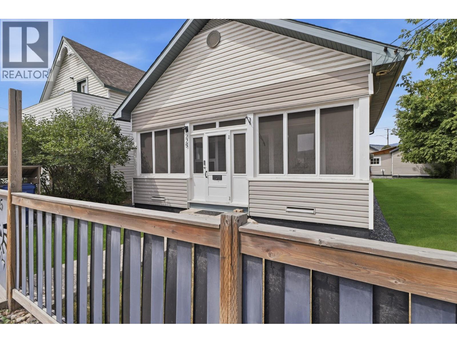 225 14 Avenue N - 1