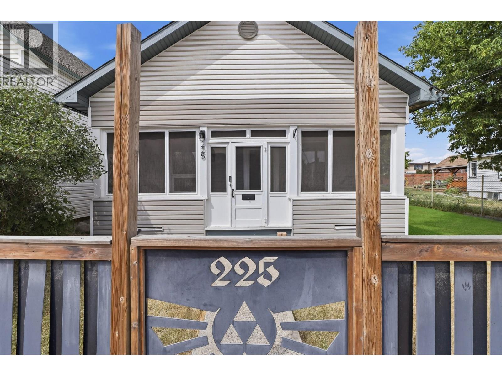 225 14 Avenue N - 5