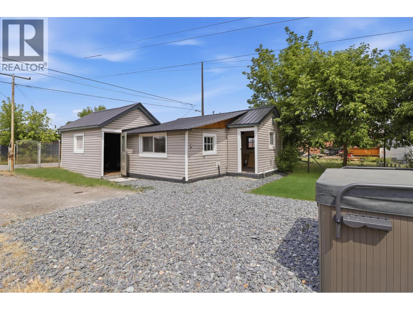 225 14 Avenue N - 36