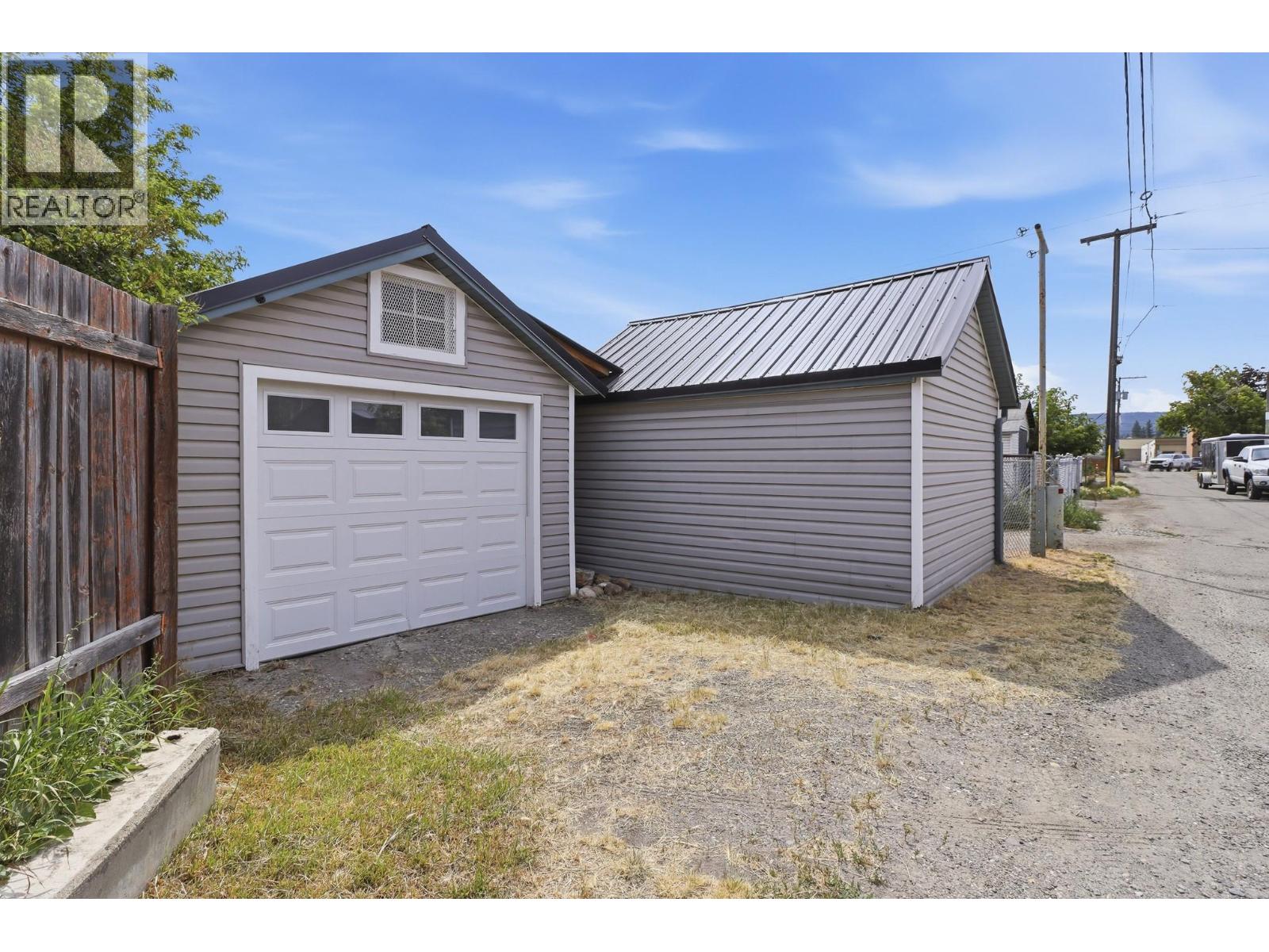 225 14 Avenue N - 37