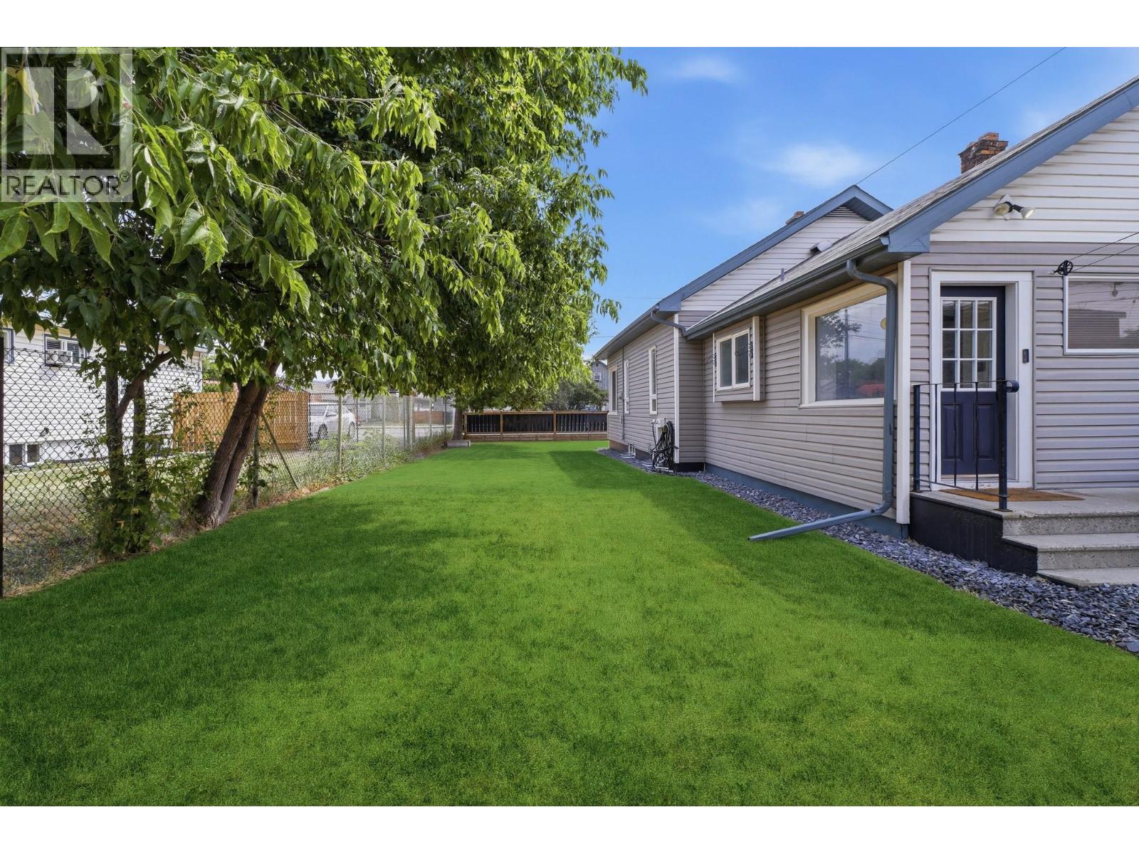225 14 Avenue N - 33