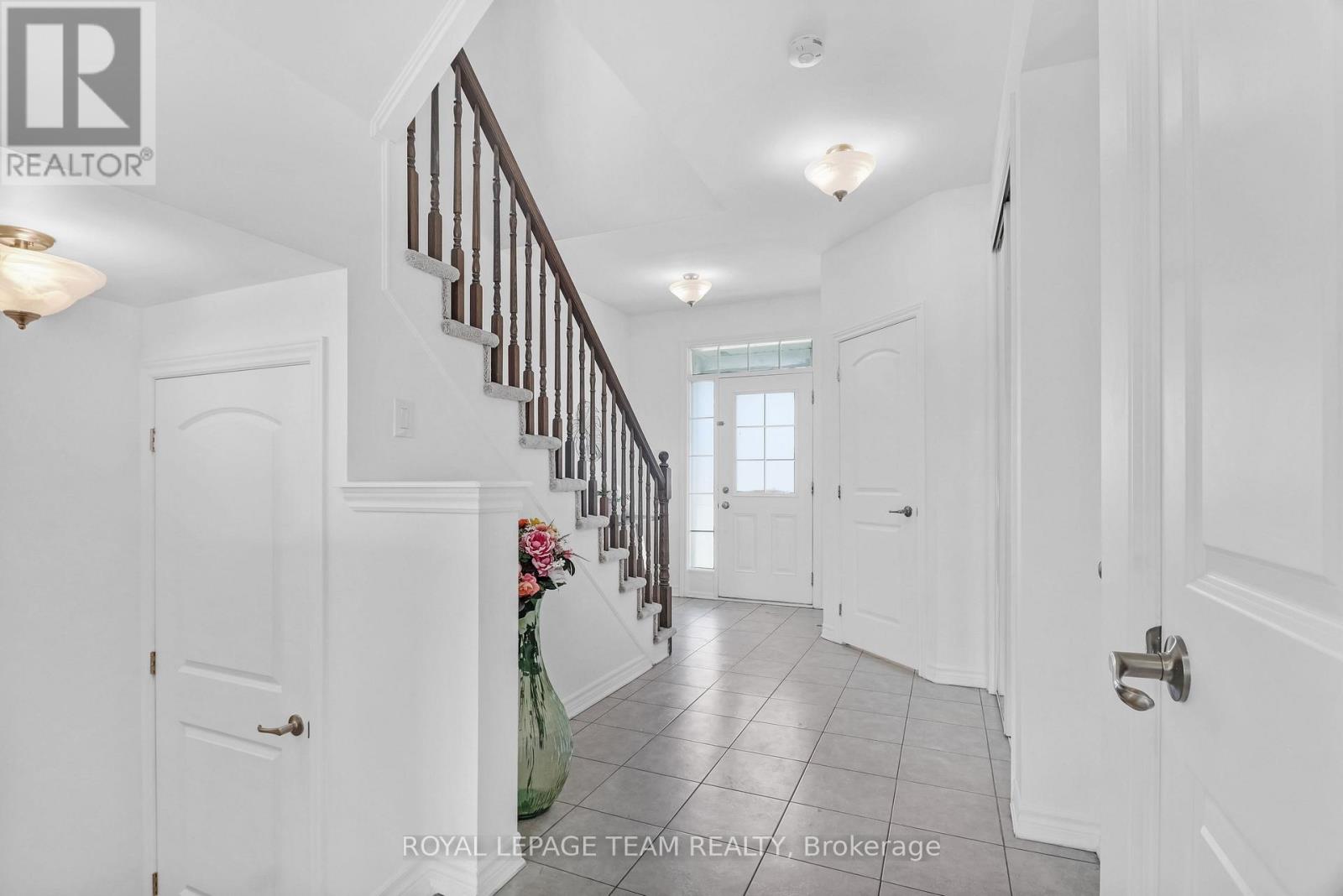 4852 ABBOTT STREET E - 4