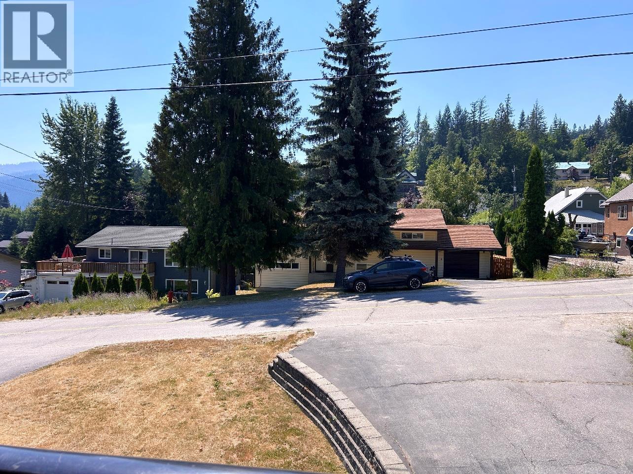 1730 Thompson Avenue - 17