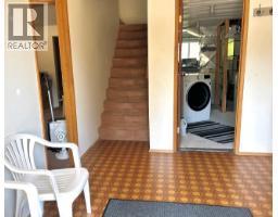 Full bathroom - 1730 Thompson Avenue, Rossland, BC V0G1Y0 Photo 8