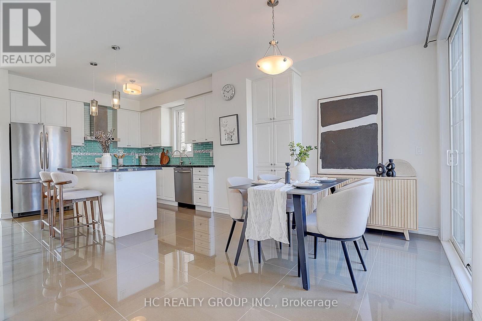 22 TOULOUSE COURT - 21