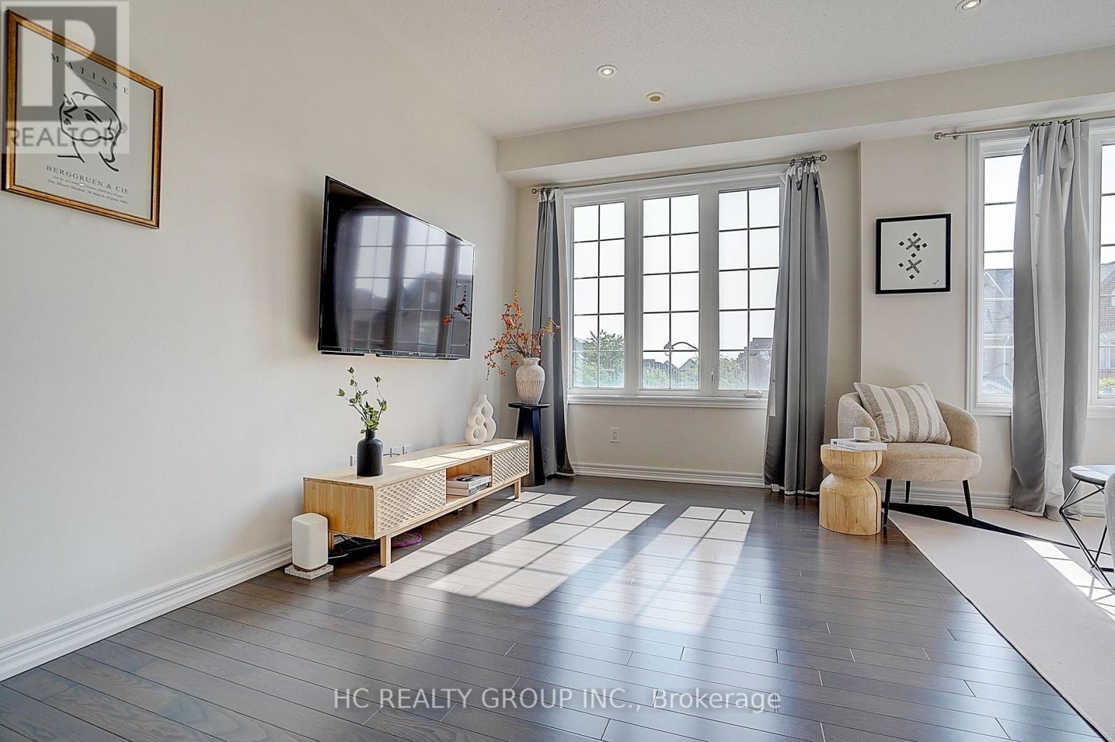 22 TOULOUSE COURT - 7