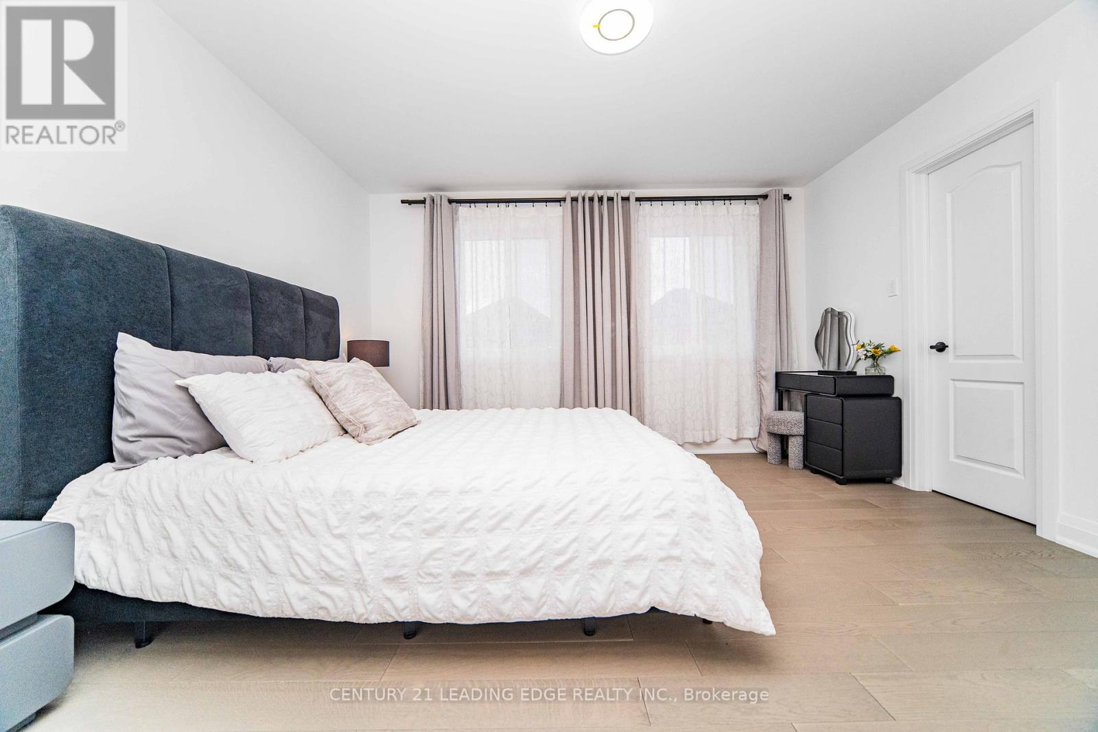 37 LANDSDOWN CRESCENT - 28