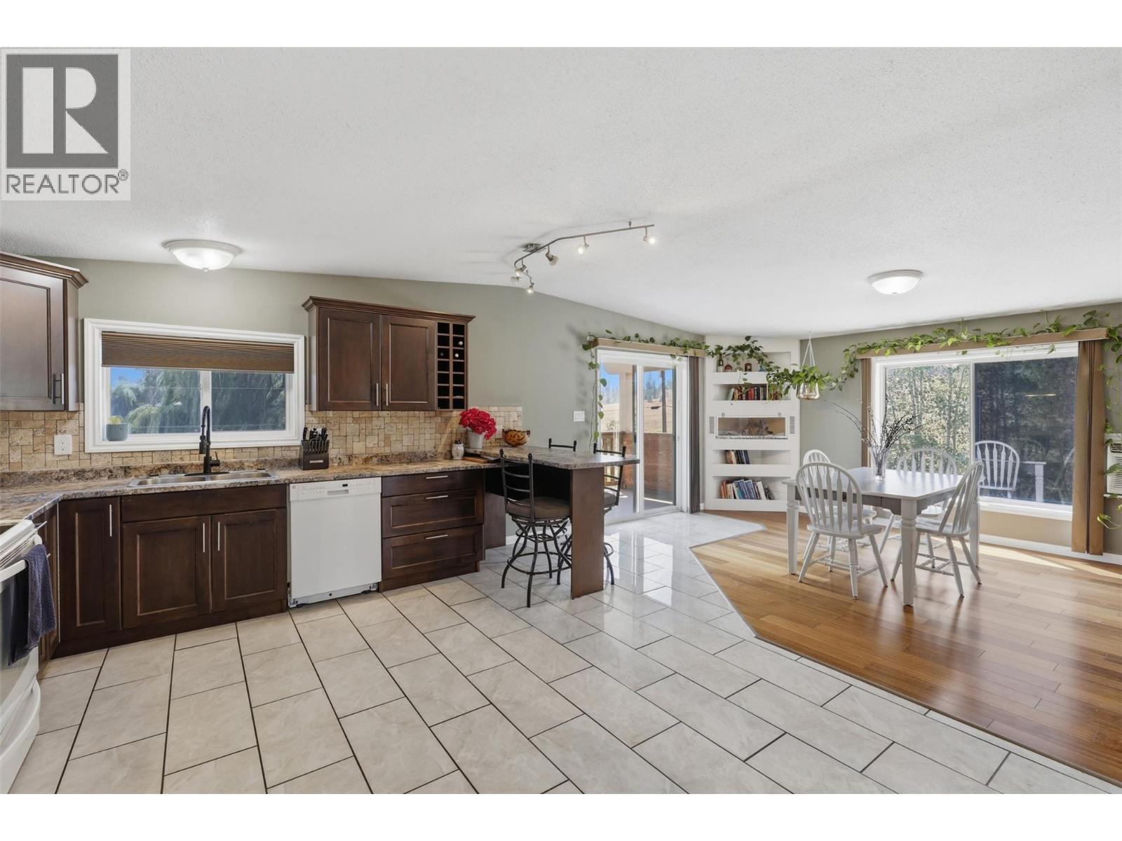 471 WOODWARD Avenue - 32