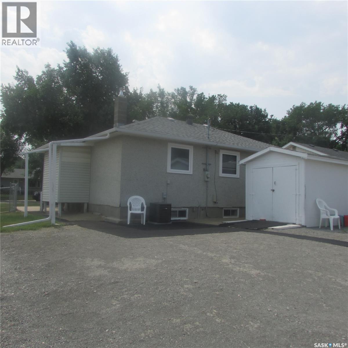 1240 10th AVENUE E, Regina — photo 3