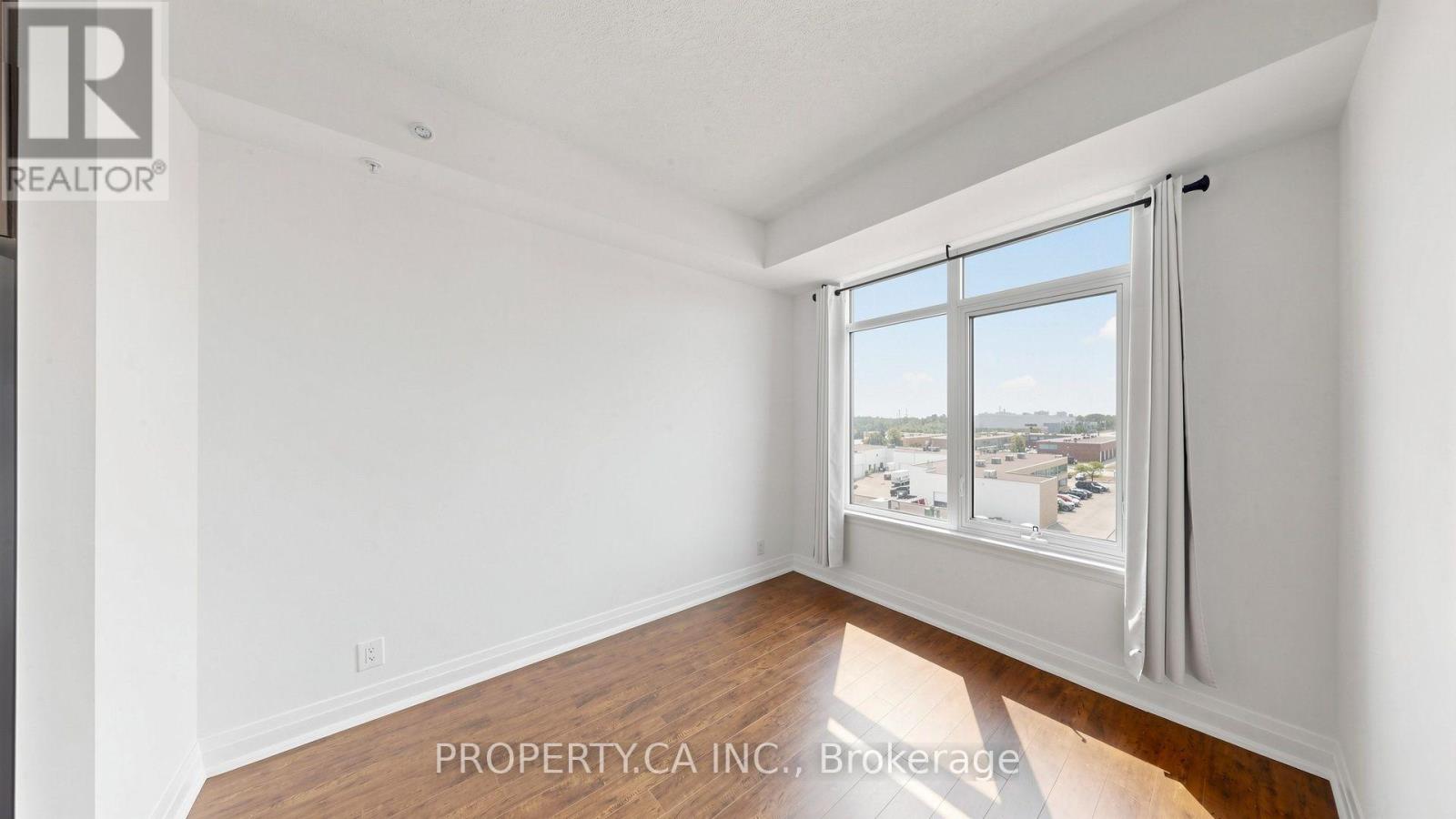 #516 24 WOODSTREAM BOULEVARD - 11