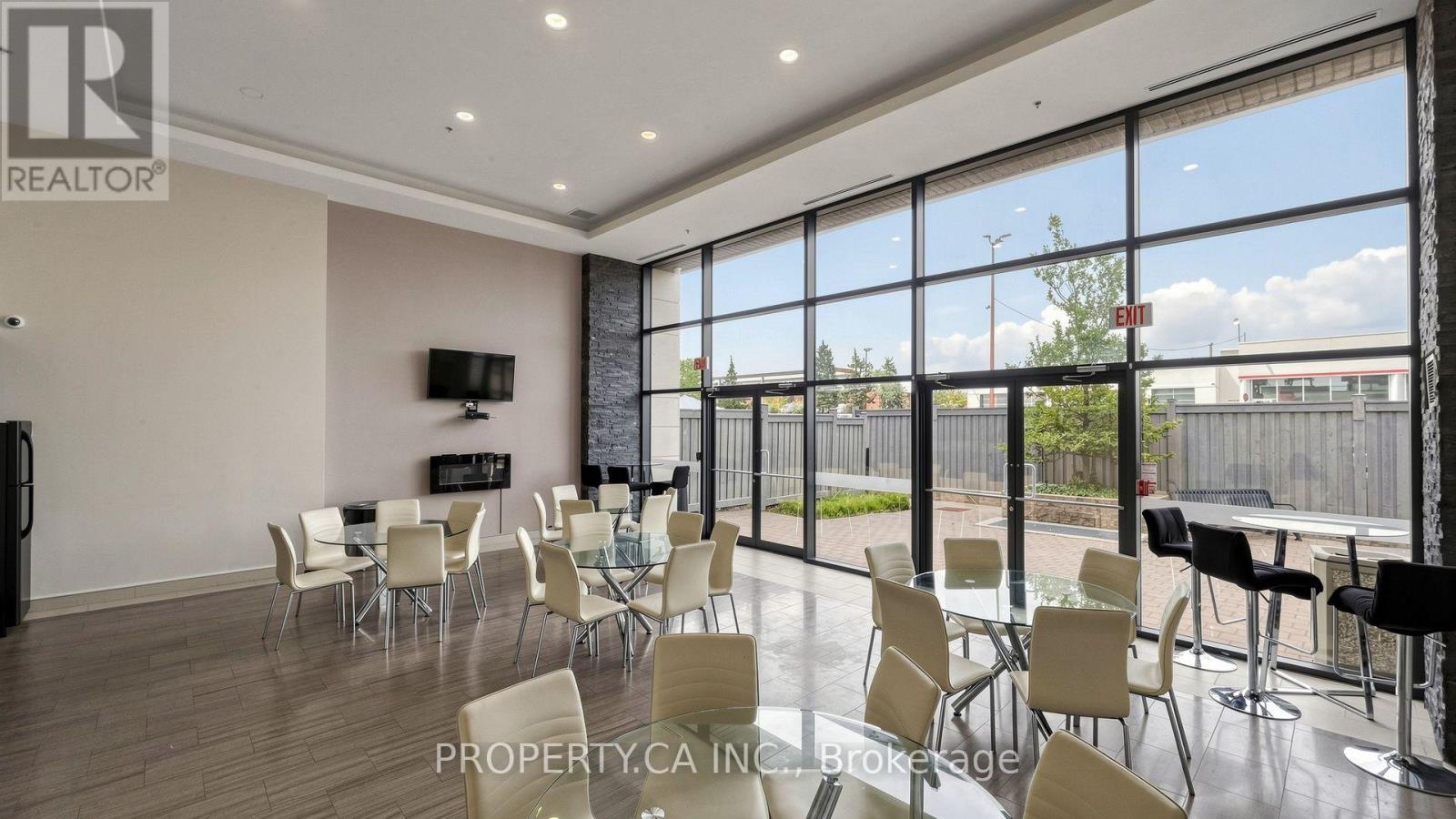 #516 24 WOODSTREAM BOULEVARD - Image 37