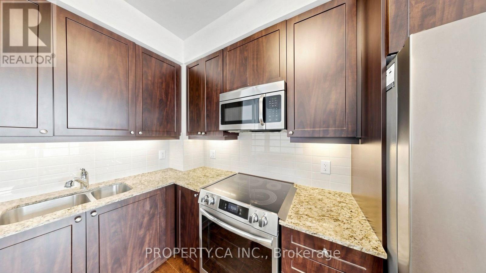#516 24 WOODSTREAM BOULEVARD - 17