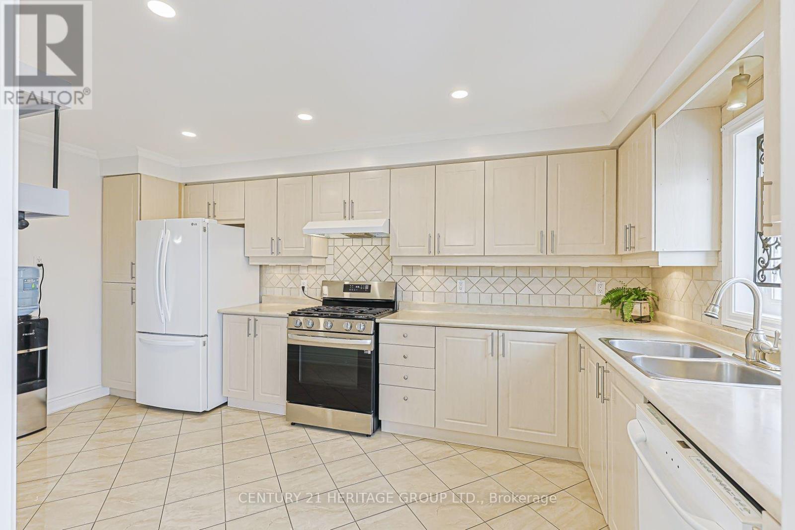 476 BRITANNIA AVENUE - 11
