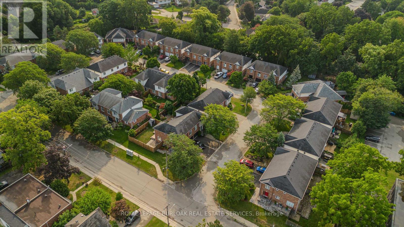 2010 GROVETREE LANE - Image 31