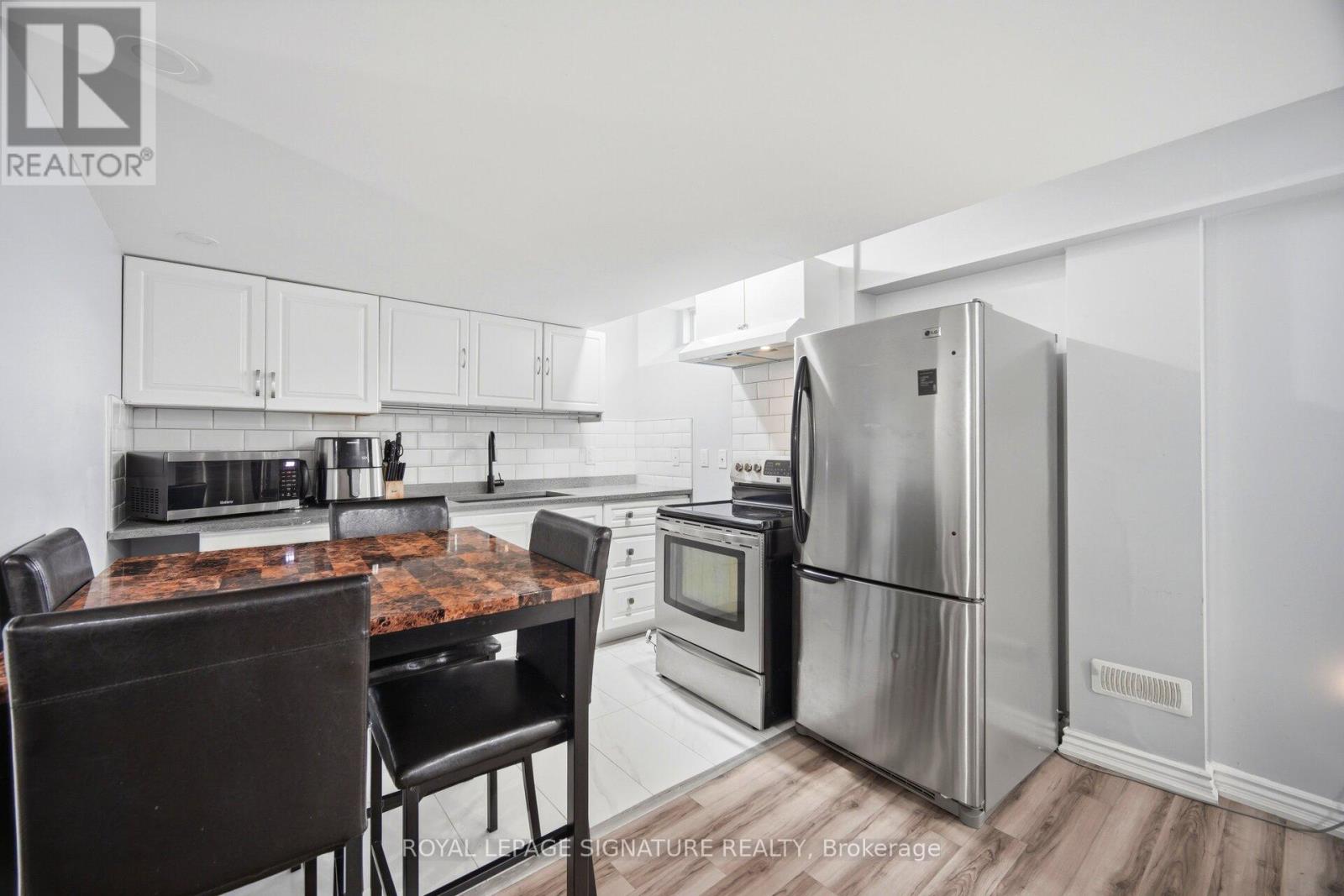 34 NINA PLACE N - 40