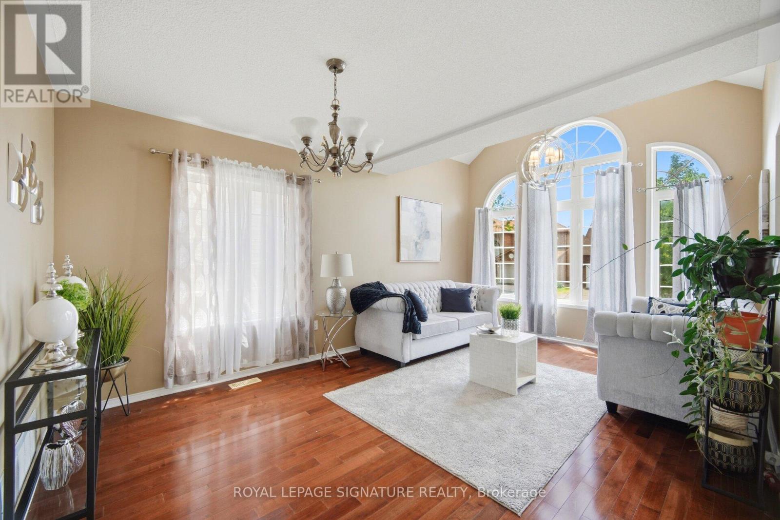 34 NINA PLACE N - 7