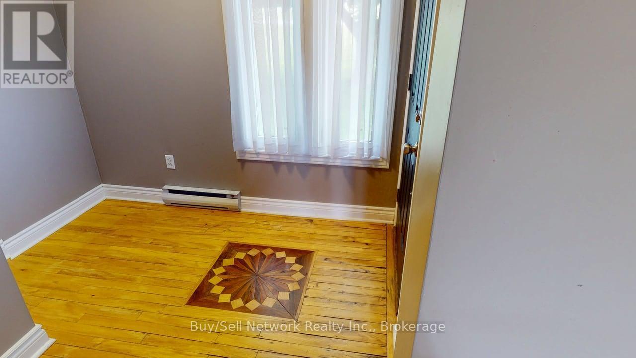 962 WARD STREET - 26
