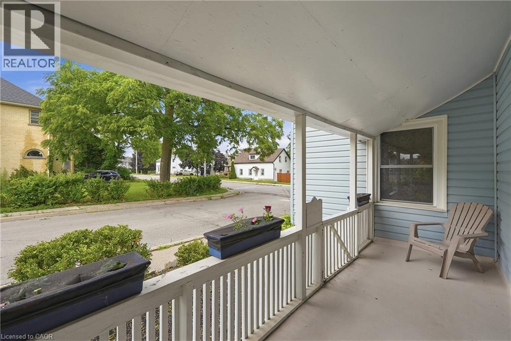 153 MONTROSE Street N - 5