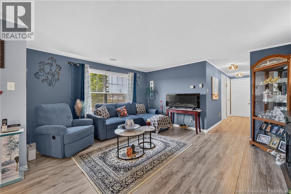 98 Hayward - Image 6