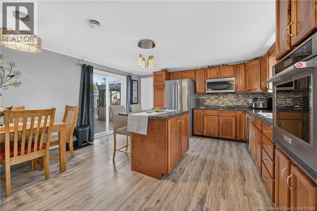 98 Hayward - Image 12