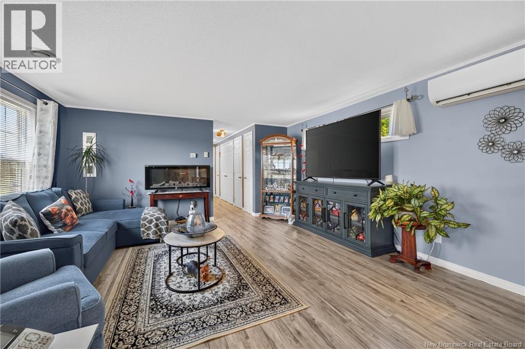 98 Hayward - Image 5