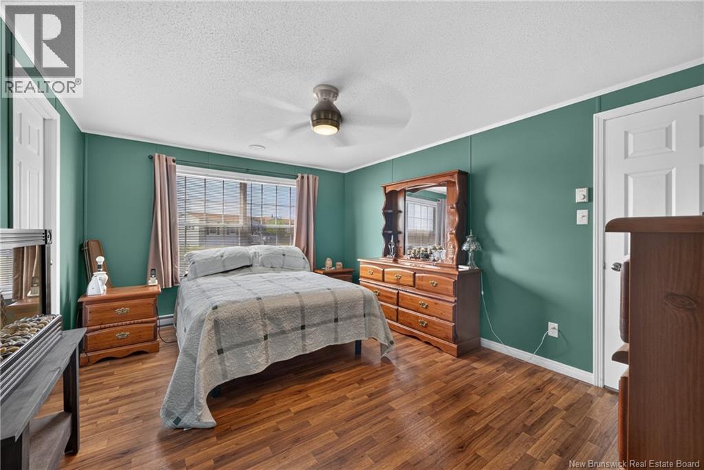 98 Hayward - Image 13