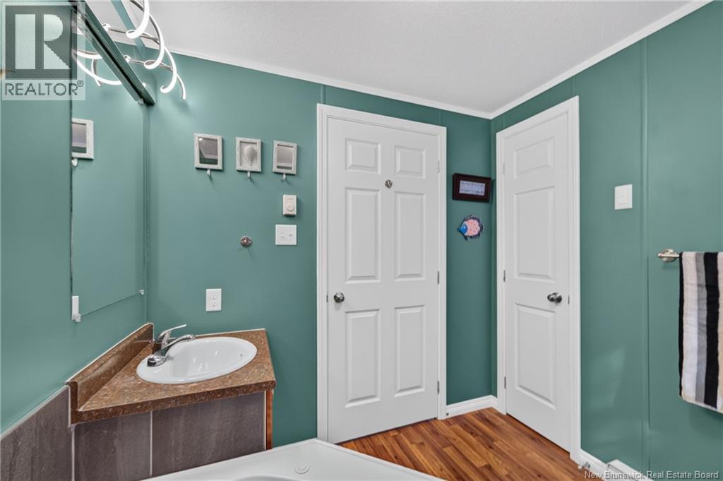 98 Hayward - Image 15