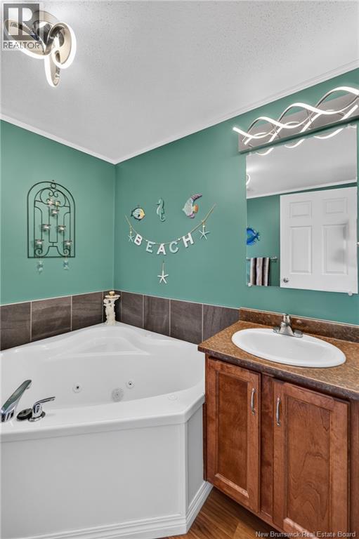 98 Hayward - Image 17