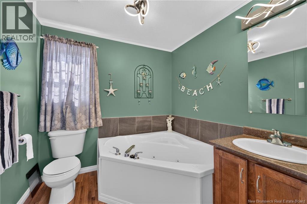 98 Hayward - Image 18