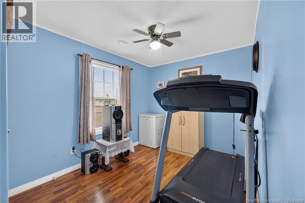 98 Hayward - Image 28