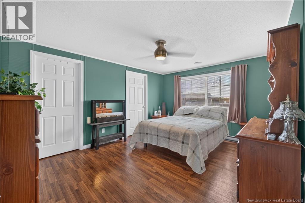 98 Hayward - Image 22