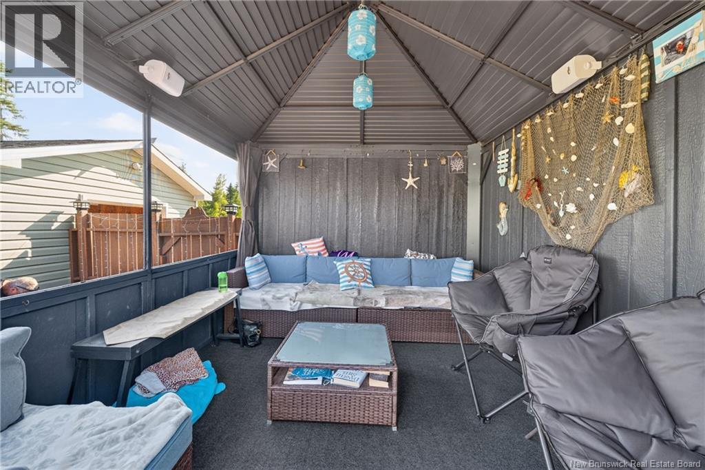 98 Hayward - Image 35