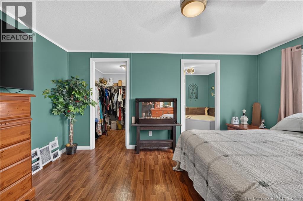 98 Hayward - Image 14