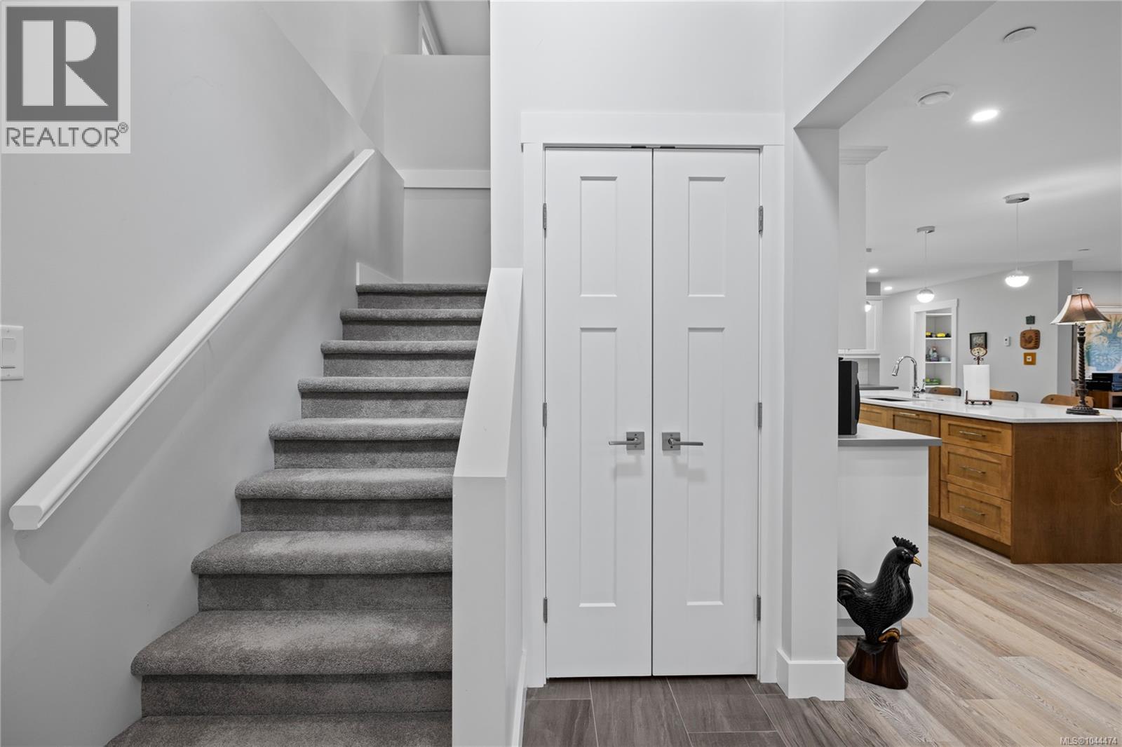 242 Sunningdale Rd E - Image 40