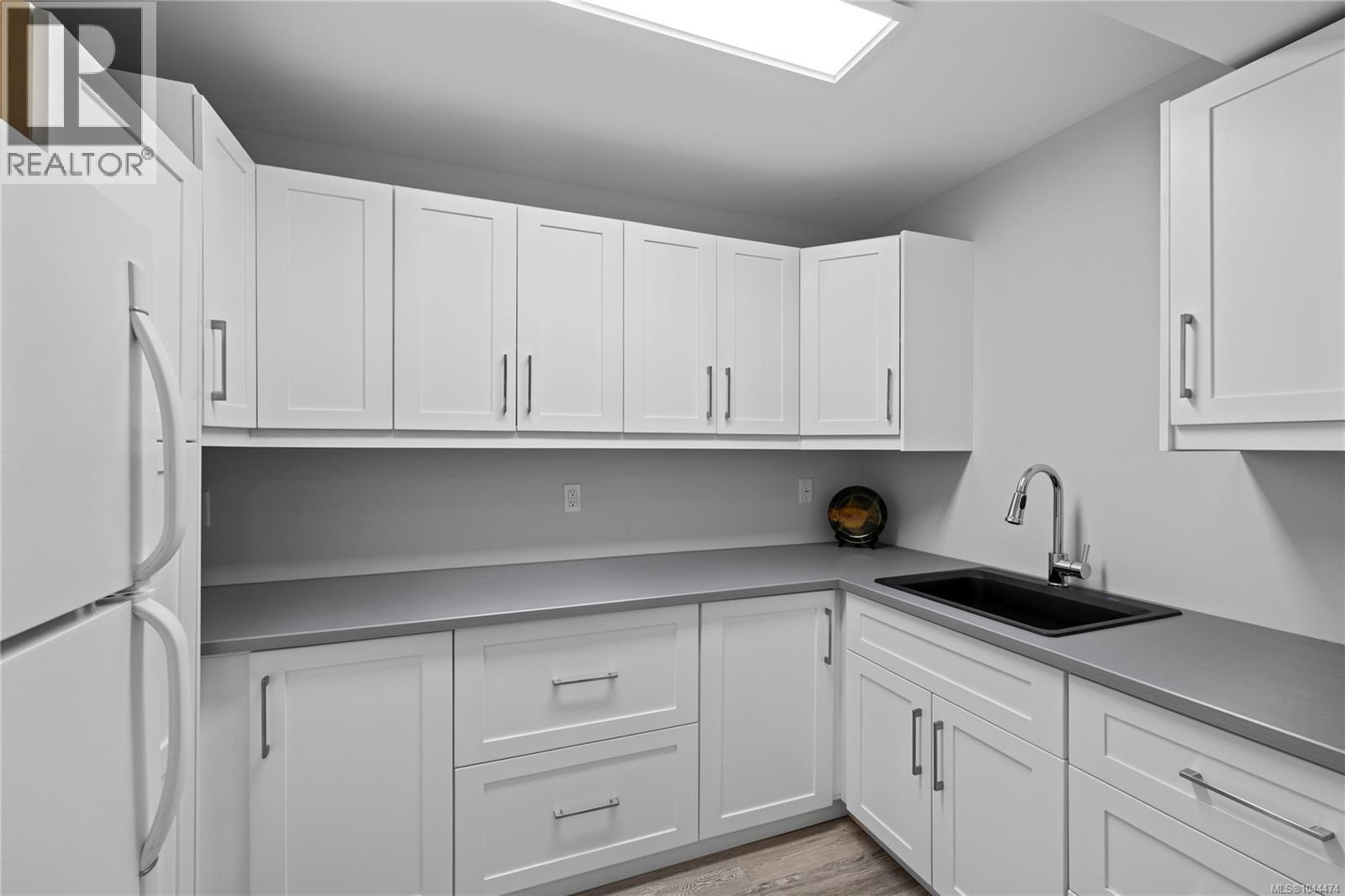 242 Sunningdale Rd E - Image 6