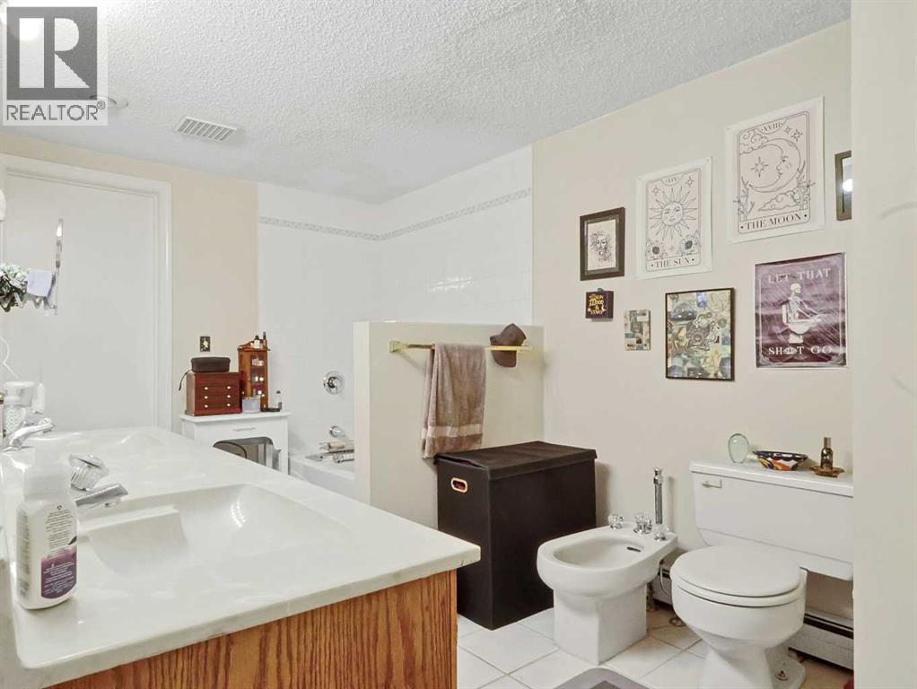 #205 1625 14 Avenue SW - 14