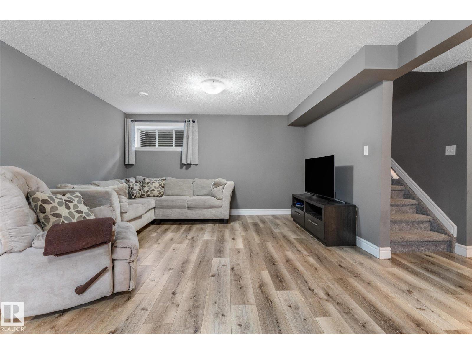 41 MEADOWVIEW LD - 43
