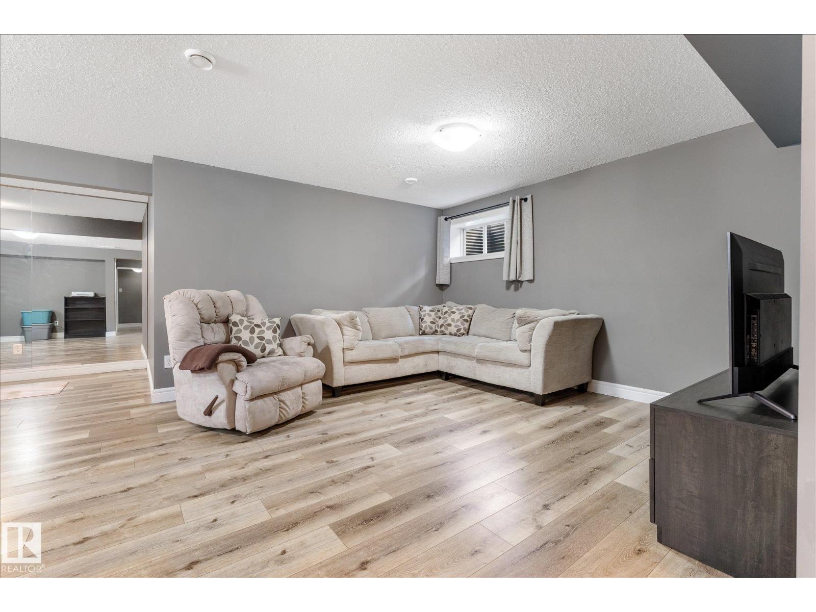 41 MEADOWVIEW LD - 42