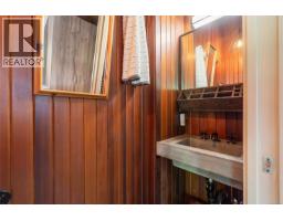 10968 Madrona Dr, North Saanich, BC V8R6K2 Photo 19