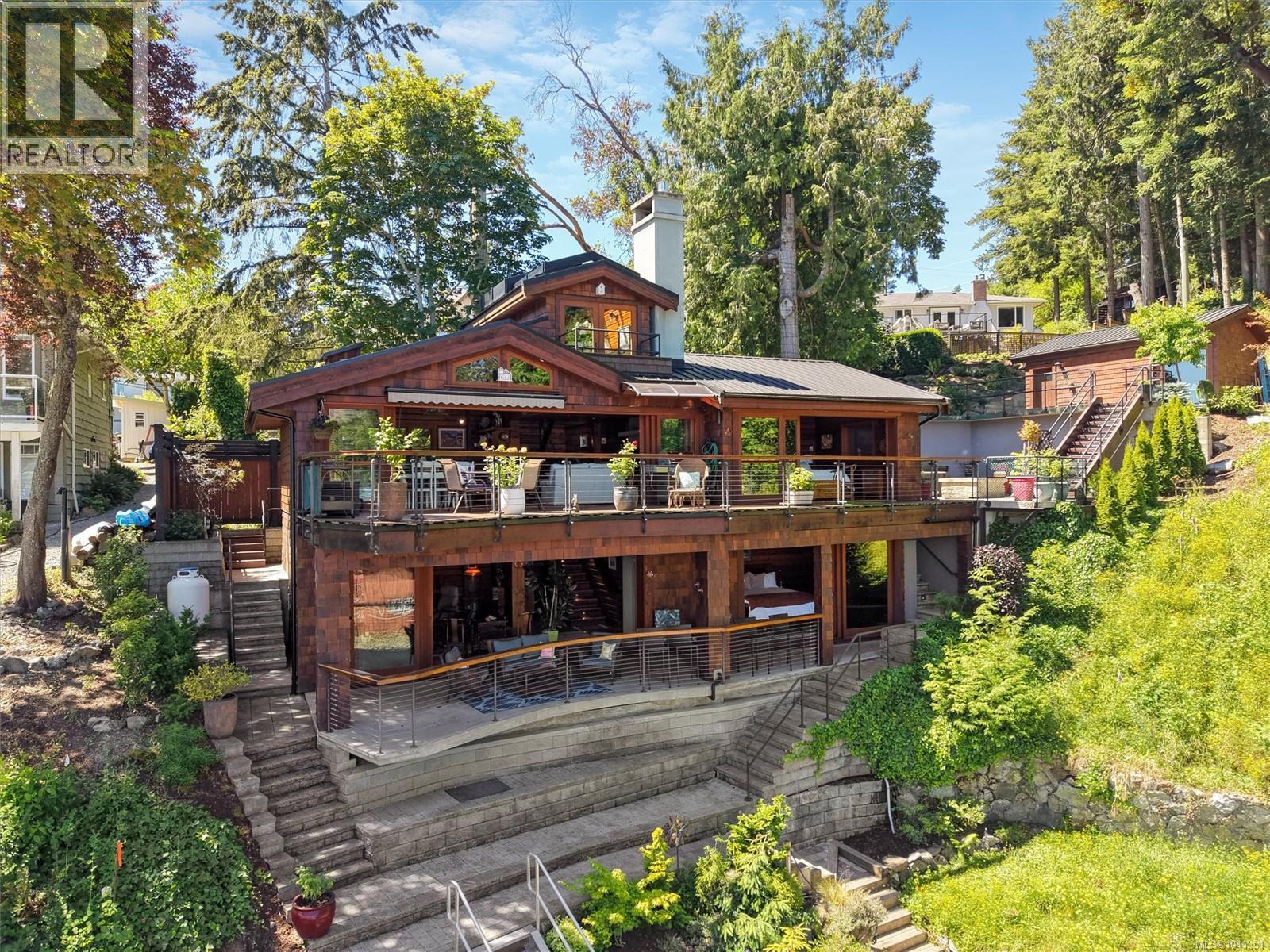 10968 Madrona Dr, North Saanich