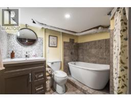 10968 Madrona Dr, North Saanich, BC V8R6K2 Photo 36