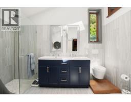 10968 Madrona Dr, North Saanich, BC V8R6K2 Photo 25