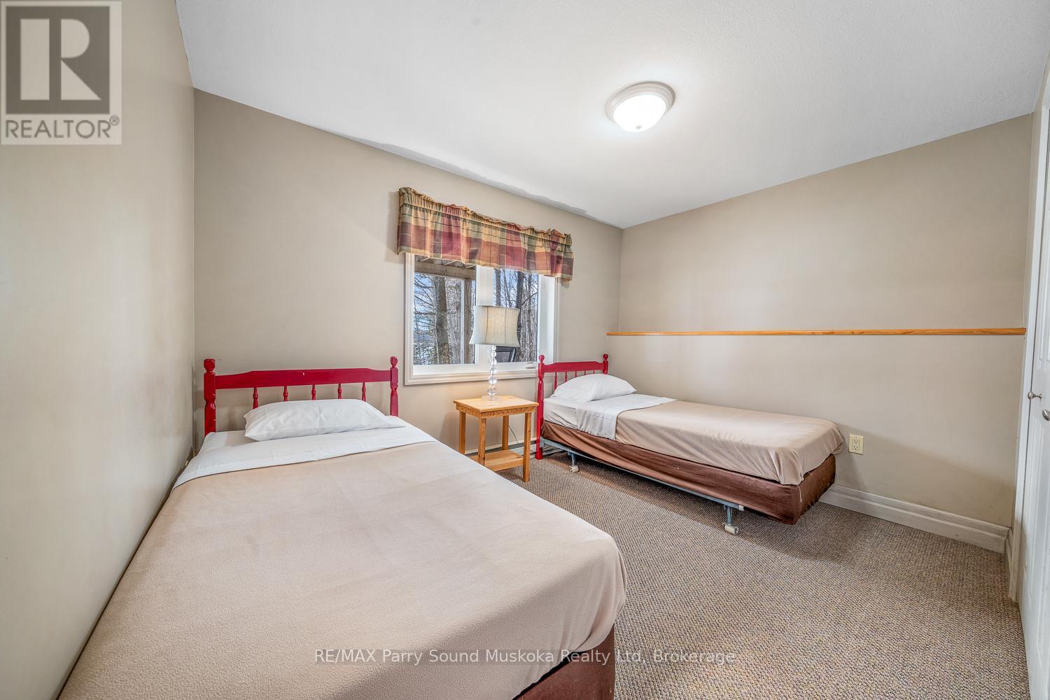 54 DAUNCEY ROAD - 32