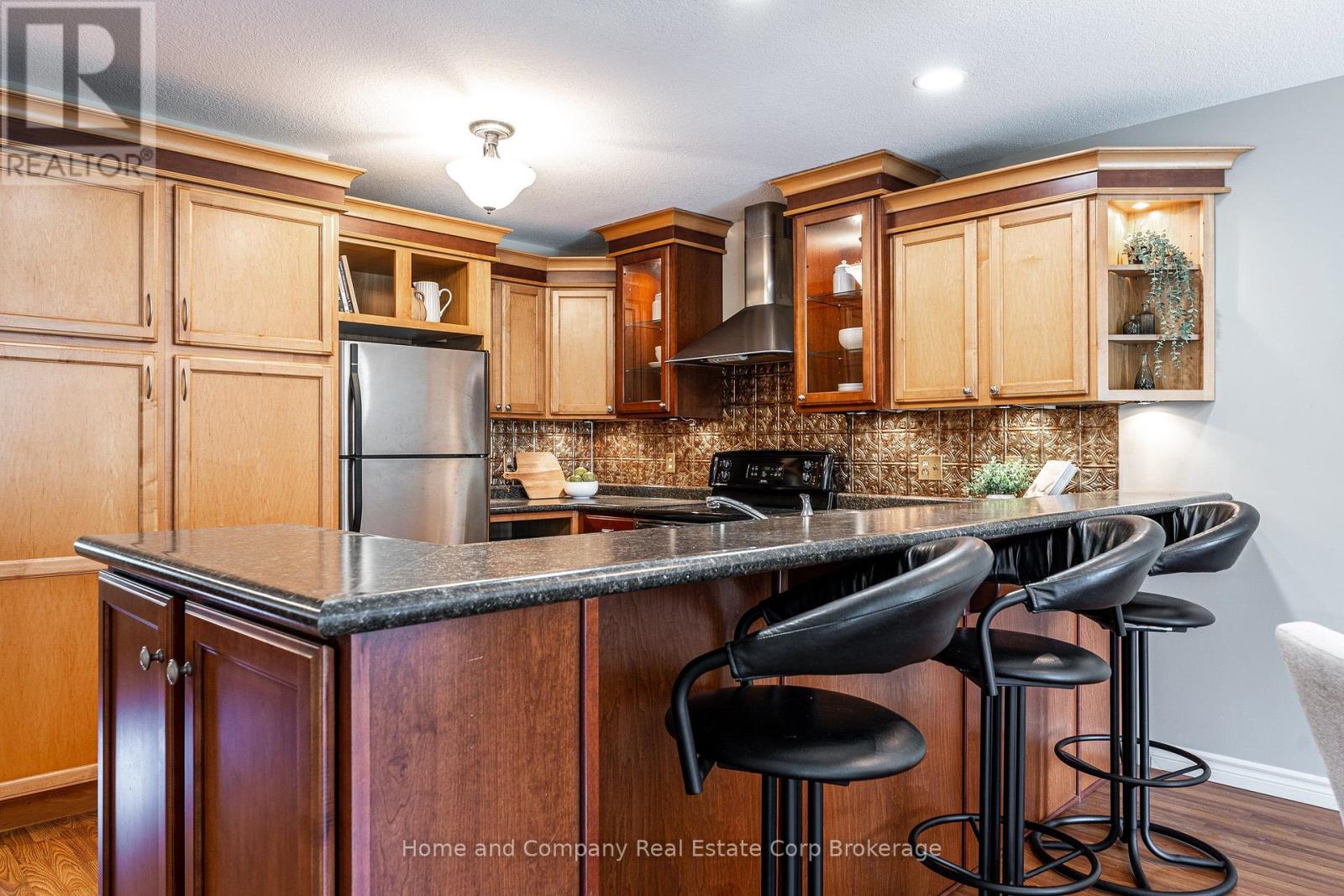 354 DUFFERIN STREET - 10