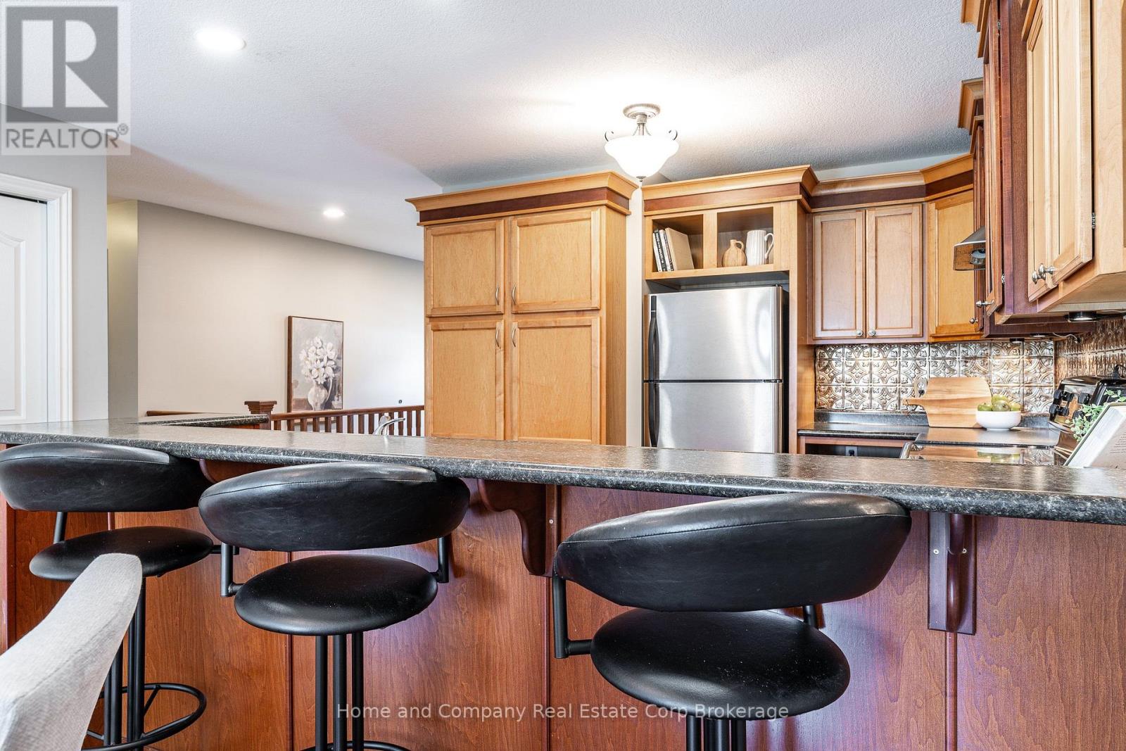 354 DUFFERIN STREET - 12