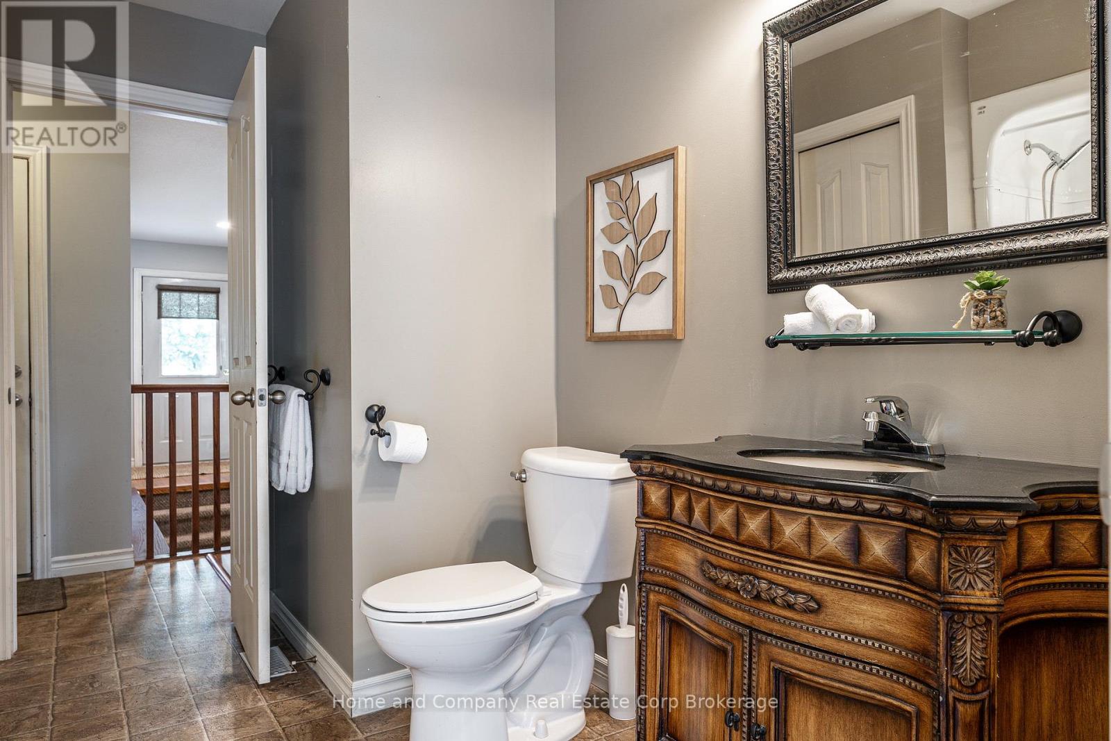 354 DUFFERIN STREET - 23