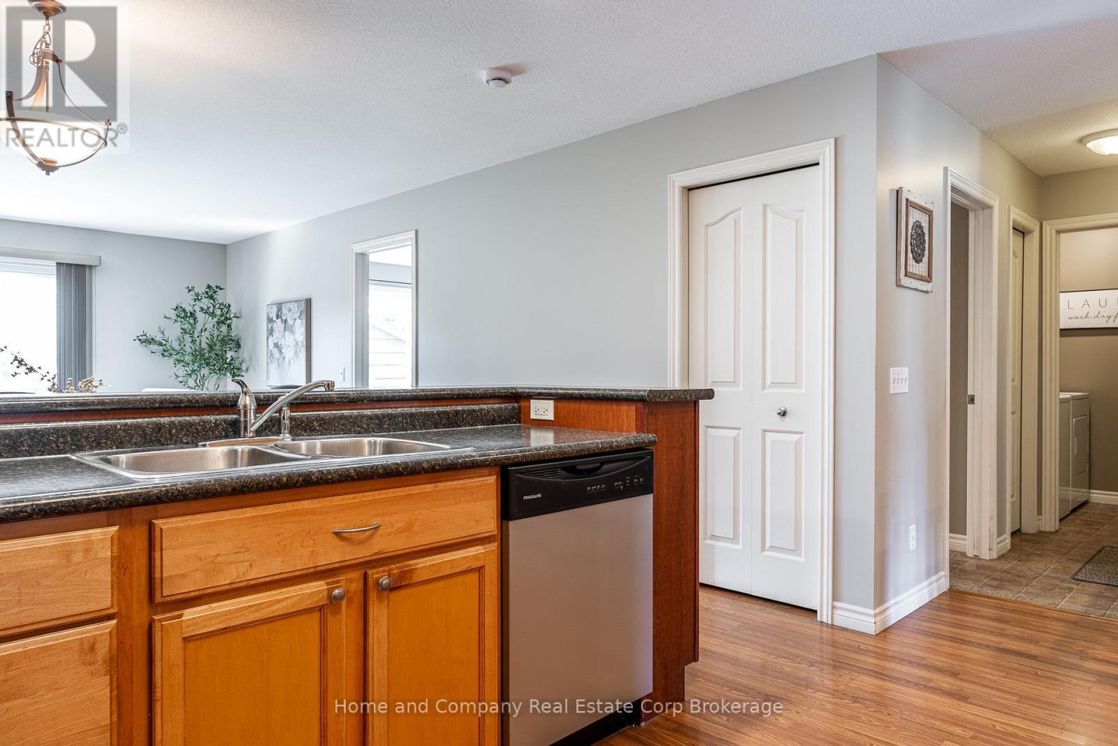 354 DUFFERIN STREET - 9