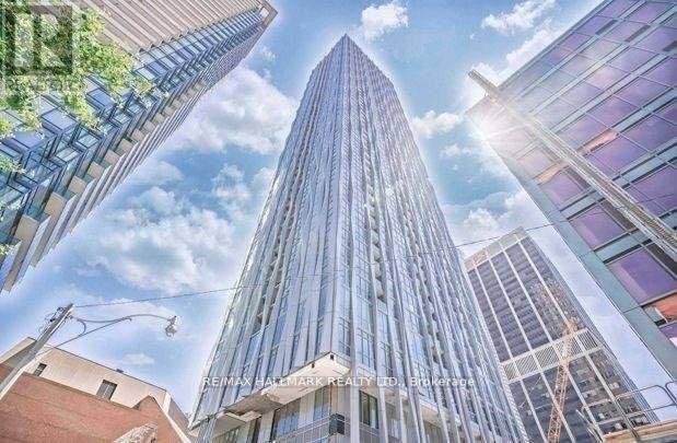 Photo of 1 Yorkville Avenue