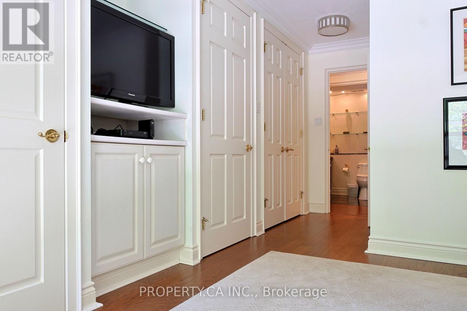 #203 18 LOWER VILLAGE GATE - Image 27