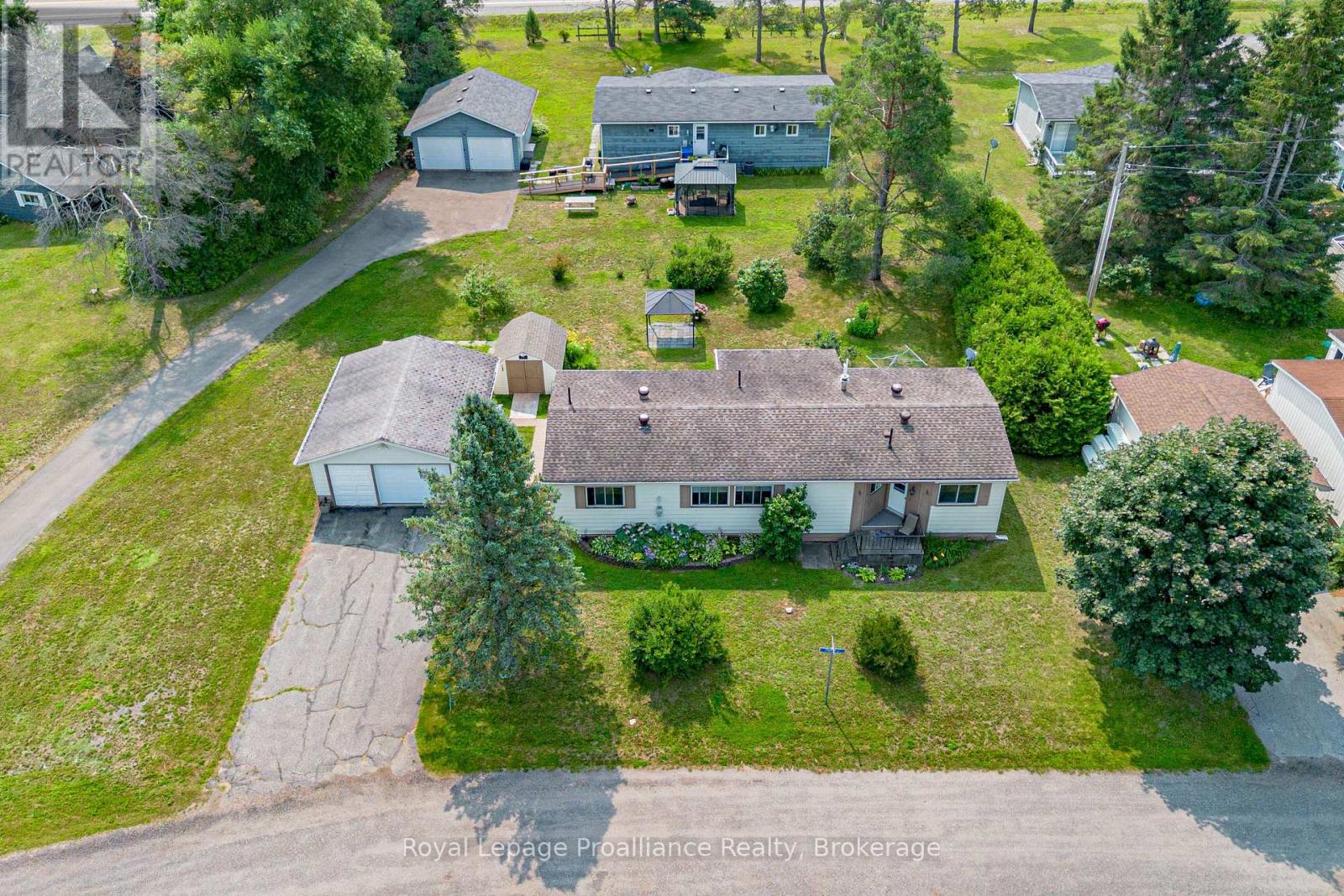 1064 EIGHTH LANE, Minden Hills (Lutterworth) — photo 3